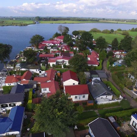 Ferienpark Vislust Haus De Graaf Niederlande Ijsselmeer Wervershoof エクステリア 写真